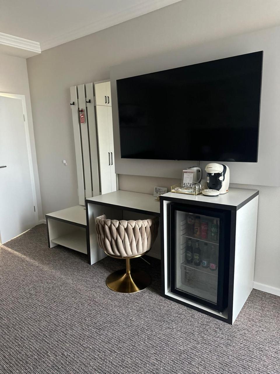 Hotel Forras Komárom Exteriör bild
