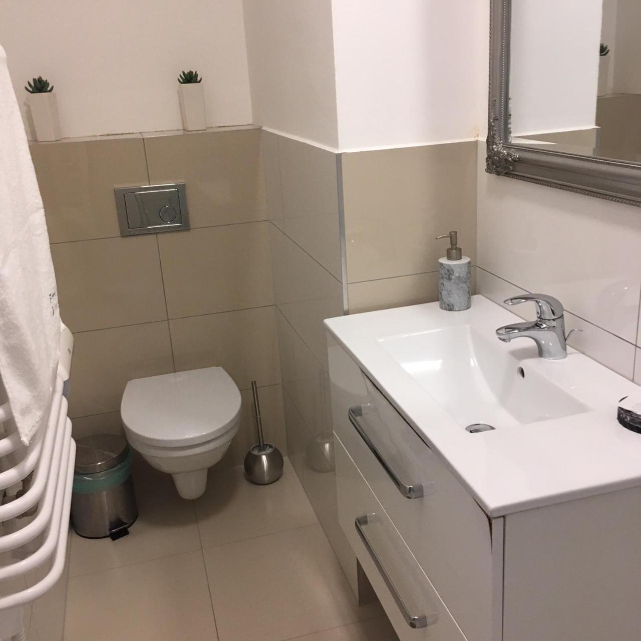 Hotel Forras Komárom Exteriör bild